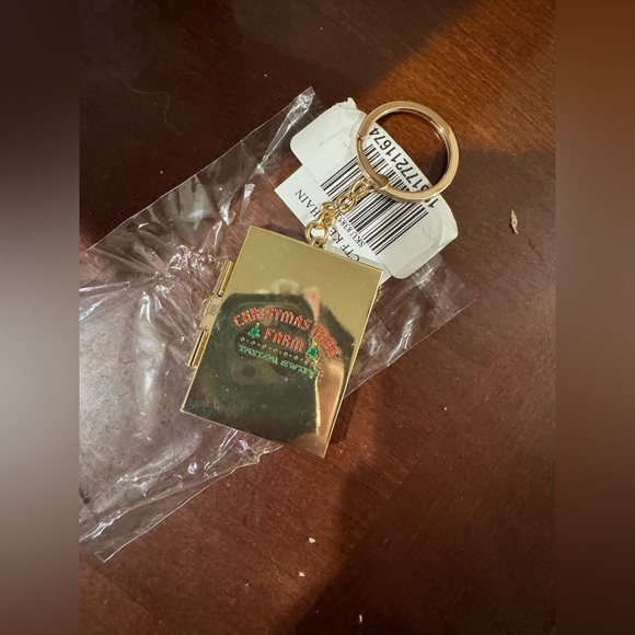 Taylor Swift Christmas Tree Farm Keychain - Picture 5 of 6